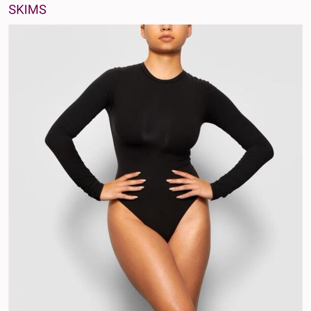 SKIMS FITS EVERYBODY LONG SLEEVE CREW NECK THONG BODYSUIT! NWT